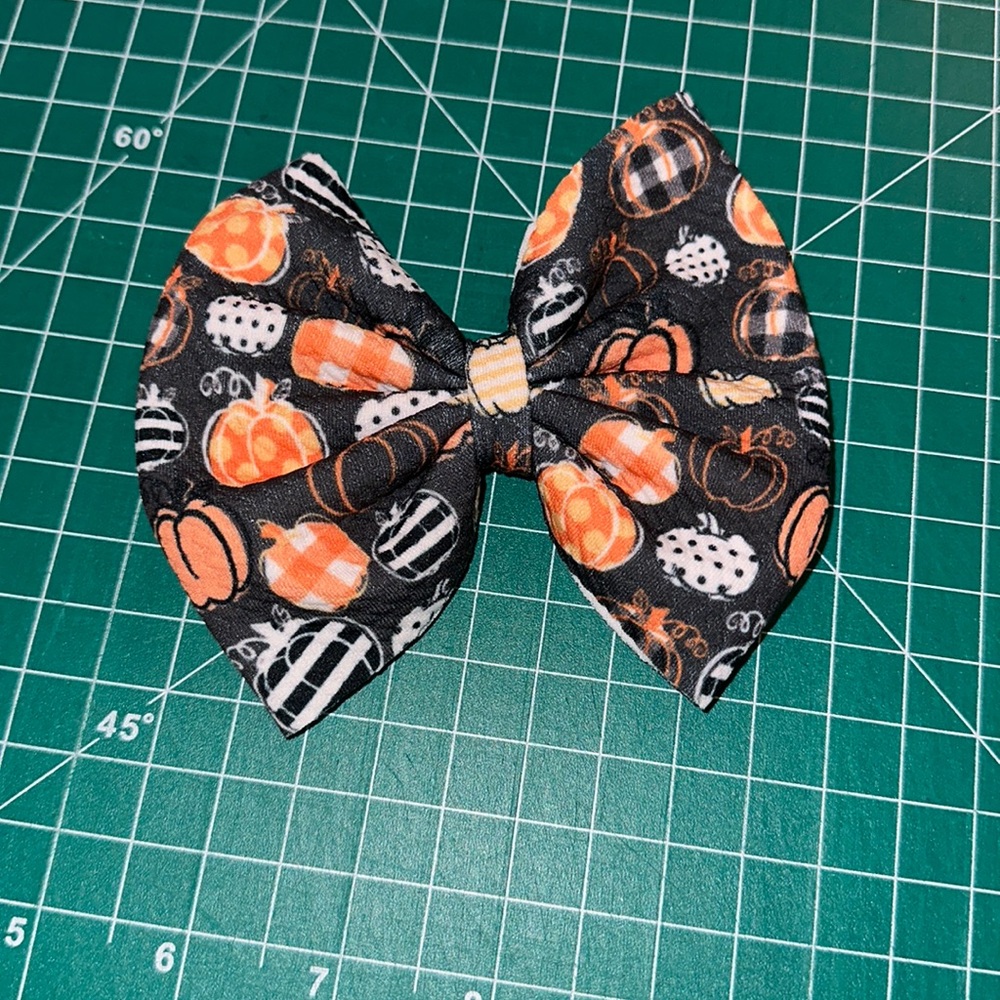 Pumpkin bow